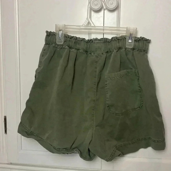 AERIE EASY WOVEN SHORT - Picture 2 of 9